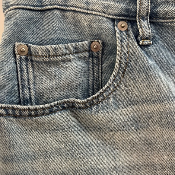 EVERLANE JEANS, Women’s Sz 31 Reg., Blue Lt. Wash Super-Soft Straight Leg Jeans. - Picture 3 of 13